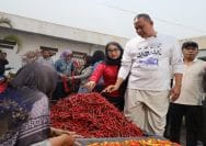 Wali Kota Bekasi, Tri Adhianto saat tinjau pasar tumpah di Rooftop I Pasar Baru, Pasar Baru Bekasi, Selasa (21/7/2026).