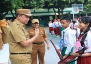 Wali Kota Bekasi, Tri Adhianto Tinjau Hari Pertama Sekolah di SMP Negeri 12 Kota Bekasi, Pastikan MPLS Ramah Berjalan Baik.