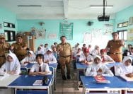 Wakil Wali Kota Bekasi, Abdul Harris Bobihoe Tinjau Hari Pertama Sekolah di SMP Negeri 7 Kayuringin dan SMP Negeri 2 Margahayu, Pastikan Kesiapan SMP Negeri Sambut Tahun Ajaran Baru 2026.