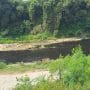 Warna air sungai yang tampak hitam pekat di wilayah pertemuan Sungai Cileungsi dan Sungai Cikeas.