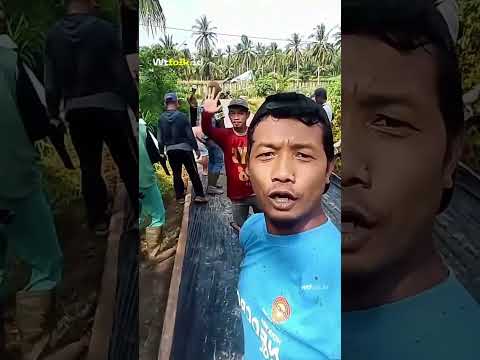 Aksi Warga Lampung Timur Bangun Jalan Secara Swadaya
