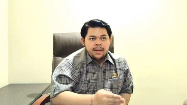 Anggota Komisi I DPRD Kota Bekasi, Gilang Esa Mohammad saat menyampaikan keterangan, Senin (03/8/2026).