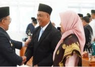 Bupati Tanah Datar, Eka Putra SE MM melantik Direktur Perumda Air Minum Tirta Alami, Dr Inoki Ulma Tiara SSos MPd