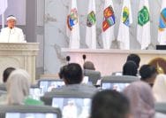 Gubernur Jawa Barat, Kang Dedi Mulyadi (KDM) saat di dalam Rapat Paripurna yang digelar DPRD Provinsi Jawa Barat.