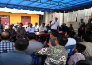 Gubernur Sumatera Utara (Sumut), Muhammad Bobby Afif Nasution dan Komisi D DPRD Sumut, saat bertemu masyarakat di Lotu, Nias Utara.