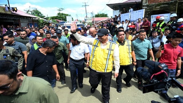 Gubernur Sumatera Utara (Sumut), Muhammad Bobby Afif Nasution tinjau ruas jalan Nias Utara.