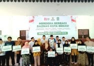 Penyaluran bantuan Baznas Kota Bekasi di Pendopo Pemerintah Kota Bekasi, Selasa (11/8/2026).