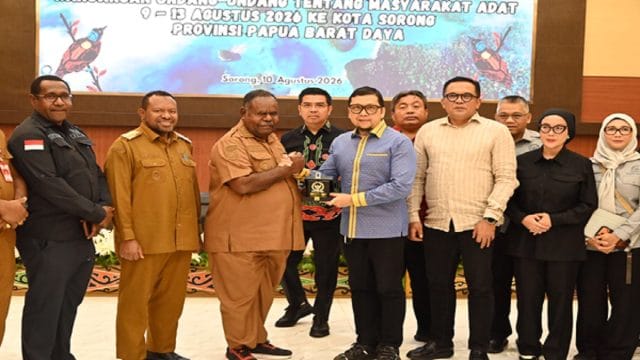 Wakil Ketua Baleg DPR RI, Ahmad Doli Kurnia Tandjung (keempat dari kanan depan) saat memimpin rombongan Baleg DPR RI, Senin (10/8/2026).