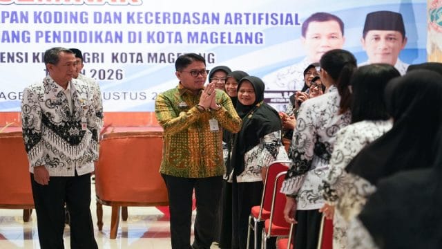 Wali Kota Magelang, Damar Prasetyono saat hadiri Seminar Kebijakan Penerapan Koding dan Kecerdasan Artifisial di Semua Jenjang Pendidikan yang digelar di Gedung Wanita Kota Magelang, Kamis (6/8/2026).
