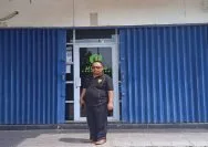 Almarhum H. Andi Tajuddin saat berada di salah satu ruko komplek Perumahan Glory Home's di Kelurahan Sadai, Kecamatan Bengkong, Kota Batam, Kepulauan Riau.