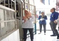 Anggota Ombudsman RI, Syafrida R Rasahan saat melakukan pemantauan di Rutan Kelas I Pondok Bambu
