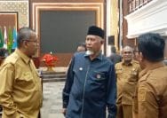 Gubernur Sumatera Barat, Mahyeldi Ansharullah (tengah)