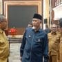Gubernur Sumatera Barat, Mahyeldi Ansharullah (tengah)