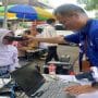 Layanan jemput bola administrasi kependudukan (Adminduk) oleh Suku Dinas Dukcapil Jakarta Selatan di halaman Pasar Pondok Labu, Kecamatan Cilandak, Rabu (30/9/2026).