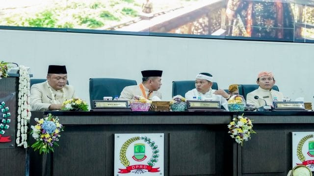 Rapat Paripurna Istimewa dalam rangka Peringatan Hari Jadi ke-393 Karawang yang bertempat di Ruang Rapat Paripurna Gedung DPRD Kabupaten Karawang, Senin (14/9/2026).