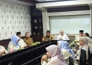 Wakil ketua 2 DPRD Kota Bekasi, Faisal SE saat menerima audensi relawan PSM diruang aspirasi DPRD, Senin (07/9/2026).