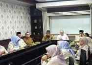 Wakil ketua 2 DPRD Kota Bekasi, Faisal SE saat menerima audensi relawan PSM diruang aspirasi DPRD, Senin (07/9/2026).