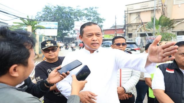 Wali Kota Bekasi, Tri Adhianto Minta Warga Tetap Tenang dan Waspada.