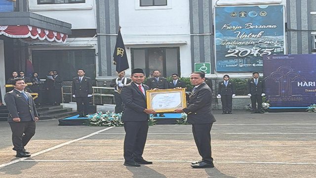 Pemkab Karawang meraih Peringkat 4 Nasional dengan Predikat AA (Istimewa) kategori Pemerintah Kabupaten di ajang JDIHN Award, diselenggarakan Kemenkum RI melalui ΒΡΗΝ.