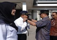 Bupati Garut, Abdusy Syakur Amin melepas peserta Diklat BCKS Tahun 2026 di halaman Kantor Dinas Pendidikan Kabupaten Garut