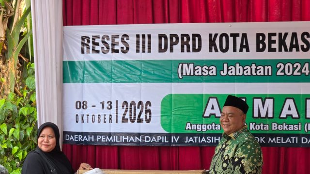 Dukung Pencegahan Stunting, Ahmadi Serahkan Bantuan Alat Kesehatan Untuk Kader Posyandu Nangka II Jatimekar