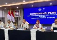 Irjen Kemen Imipas, Rudi Setiawan saat konfrensi pers di Kantor Kemen Imipas, Kuningan, Jakarta Selatan, Senin (5/10/2026).