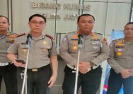 Kabid Humas Polda Jatim, Kombes Jules Abraham Abast bersama jajaran Ditlantas.