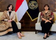 Menteri Pariwisata, Widiyanti Putri Wardhana (kiri) bersama Wakil Menteri Pariwisata, Ni Luh Puspa (kanan).
