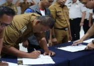 Penandatanganan PKS secara resmi antara pihak Kantor Imigrasi Bekasi dengan para kepala desa dan lurah dari sembilan wilayah.