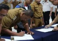 Penandatanganan PKS secara resmi antara pihak Kantor Imigrasi Bekasi dengan para kepala desa dan lurah dari sembilan wilayah.