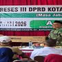 Penyerahan simbolis, bantuan alat penimbang dari Anggota DPRD Kota Bekasi Ahmadi Madong kepada Posyandu Nangka II.