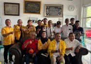 Ranny Fadh Arafiq foto bersama unsur pimpinan Partai Golkar Kota Bekasi