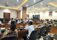 Rapat gabungan Komisi I dan Komisi II DPRD Kota Bekasi bersama OPD Pemkot Bekasi membahas PKS TPSTBantargebang, Rabu (22/10/2026).